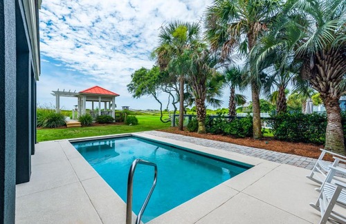 Isle of Palms House | Palm Blvd 2906 - All Decked Out