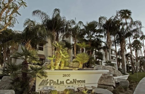 Canyon Corridor Resort | Palm Canyon Resort - Palm Springs, CA. 1 Bedroom Villa, 1 Bath. Sleeps 4