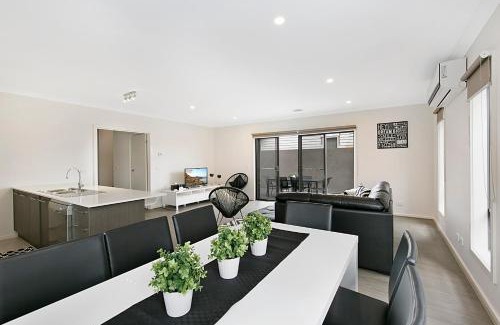 Dromana House | Palm Grove Beach House Dromana