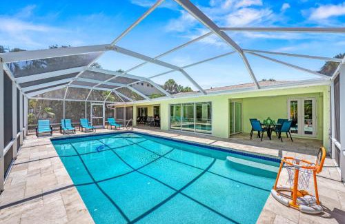 Siesta Key House | Palm Island Life - Heated Pool, Canal Front, Fire Pit, Walk to Siesta Beach