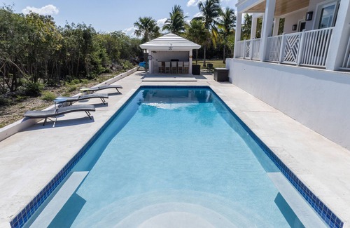 Jimmy Hill Villa | Palm Sooie-*Renovated* 5/5.5 bdrm/bath private Villa w/ocean views & large pool!