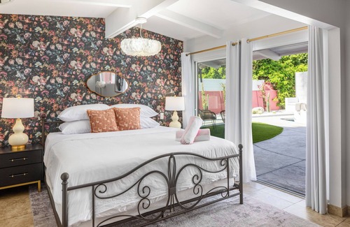 Warm Sands Hotel | Palm Springs | Kitchenette, Pet Friendly | Pool | The Muse Hotel!