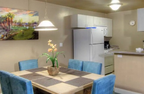 Canyon Corridor Condo | PALM SPRINGS PERFECTION! 2BDR sleeps 6! POOLSIDE Bar & Grill
