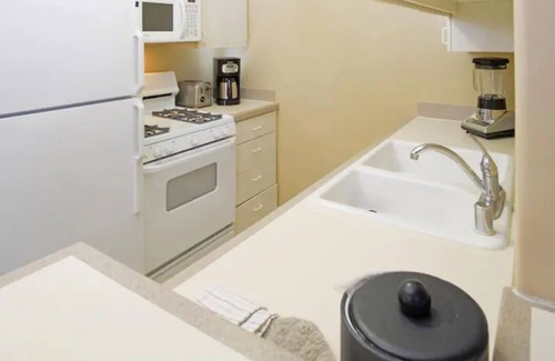 Canyon Corridor Condo | PALM SPRINGS PERFECTION! 2BDR sleeps 6! POOLSIDE Bar & Grill