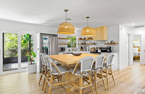 Pinecraft House | Palm Tree Haven