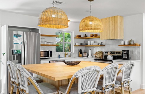 Pinecraft House | Palm Tree Haven