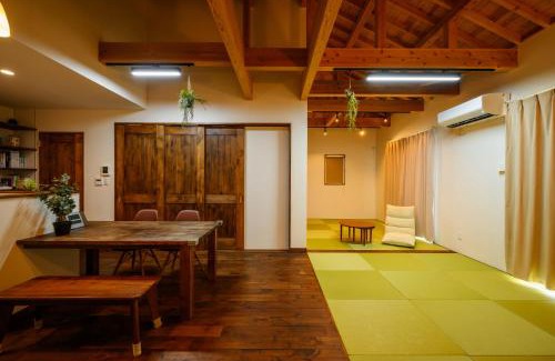 Taketomi-jima Taketomi-cho House | palm tree