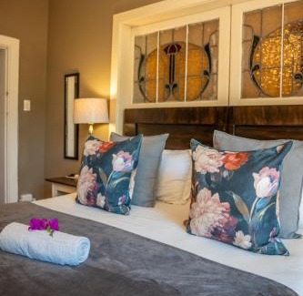 Selborne House | Palm Tree Manor