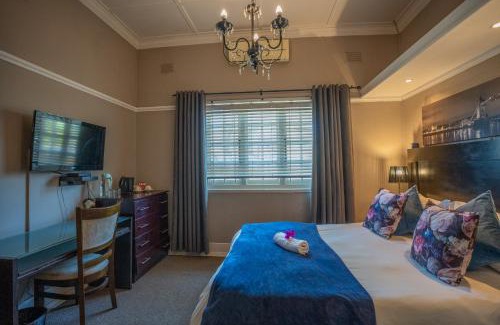 Selborne House | Palm Tree Manor