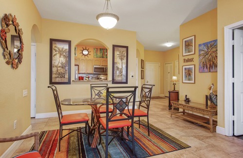 Windsor Hills Condo | Palm Tree Paradise! Bright Tropical Fun with “Frozen” Bedroom - 3 mi from WDW