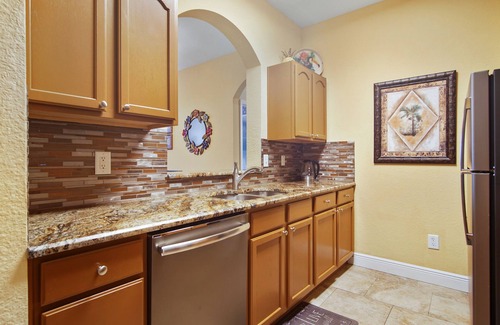 Windsor Hills Condo | Palm Tree Paradise! Bright Tropical Fun with “Frozen” Bedroom - 3 mi from WDW