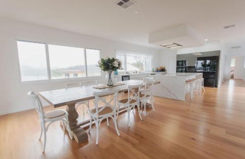 Mollymook Beach House | Palm Tree Retreat