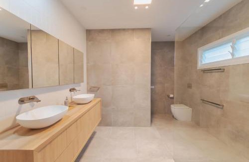 Mollymook Beach House | Palm Tree Retreat