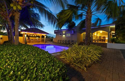 Willemstad Villa | Palm villa Curaçao - Luxe, kindvriendelijk & zwembad