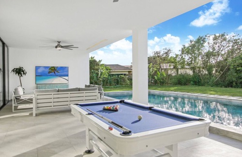 Punta Cana Villa | Palmas 16: NEW luxury villa w/pool, Jacuzzi, pool table, full staff & golf cart