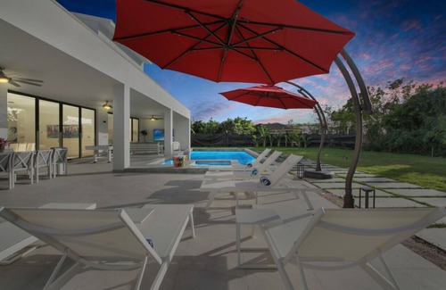 Punta Cana Villa | Palmas 16: NEW luxury villa w/pool, Jacuzzi, pool table, full staff & golf cart
