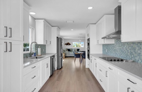 Marathon House | Palmas Del Mar: 210' of waterfront, pool, tiki hut, putting green, kayaks, games