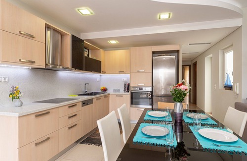 Stalida Apartment | Palmasea Cozy 1stfloor 2br family ap in Stalis, 6min walk to famous Stalis beach