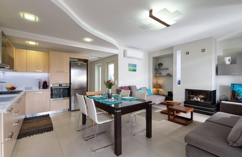 Stalida Apartment | Palmasea Cozy 1stfloor 2br family ap in Stalis, 6min walk to famous Stalis beach