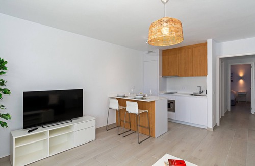 Costa Teguise Apartment | Palmeras Apt - Pool & Terrace - next to Beach