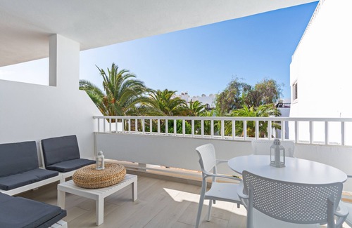 Costa Teguise Apartment | Palmeras Apt - Pool & Terrace - next to Beach