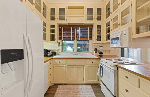 King City House | Palmetto Cottage sleeps 8 and walk to the Village