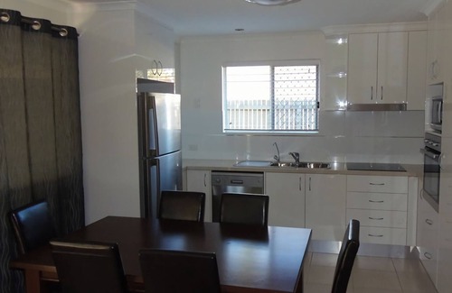 Rainbow Beach House | Palmgrove 2 - Rainbow Beach. Gorgeous, modern beach escape in a great location. Aircon. Wifi