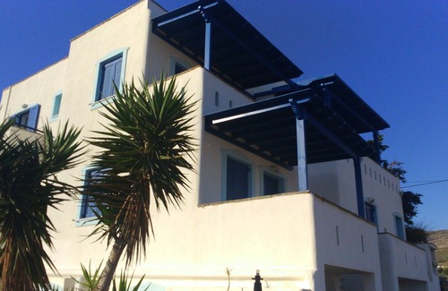 Naxos Apartment | PALMOS spacious, SELF CATERING apartment near 3 natural beaches of Naxos