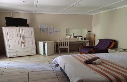 Kroonstad Bed & Breakfast | Palms Lodge