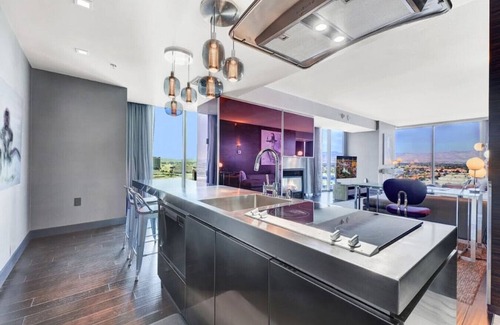 Las Vegas Apartment | Palms place residence deluxe condo with Pool & Gym