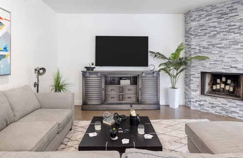 Paradise Valley Village Villa | Palomino by AvantStay | Luxury Group Estate + Pool