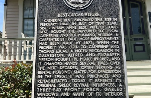 Galveston Cottage | Pamela's Paradise! East End Historical Home