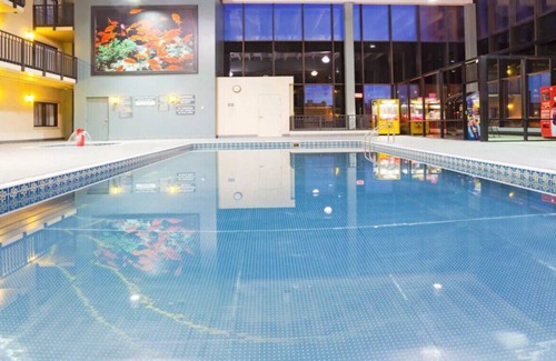 Downtown - Waterfront House | Pamper Yourself in a Luxurious Escape! W/ WiFi