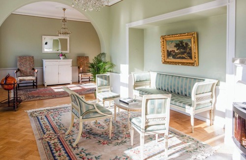 Stora Sundby Villa | Pampig Nyrenoverad Villa i Slottsmiljö