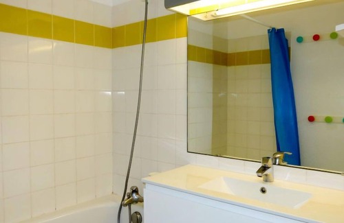 Saint-Jean-de-Monts Apartment | Pamplemousse Face Mer by Interhome