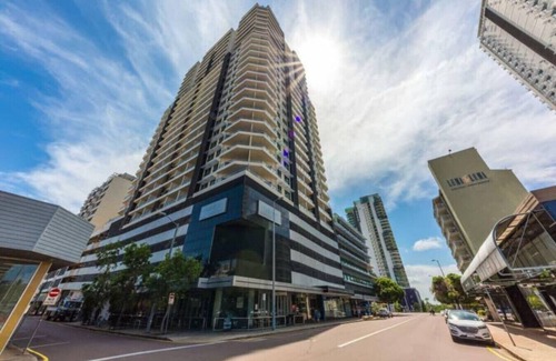 Darwin City Centre Apartment | Pandanas Apt 7 (15th fl with harbour & city views)