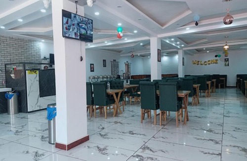 Srinagar Hotel | Pandith Exotics Hotel And Restaurant