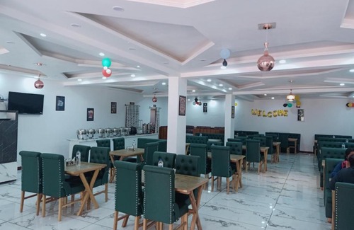 Srinagar Hotel | Pandith Exotics Hotel And Restaurant