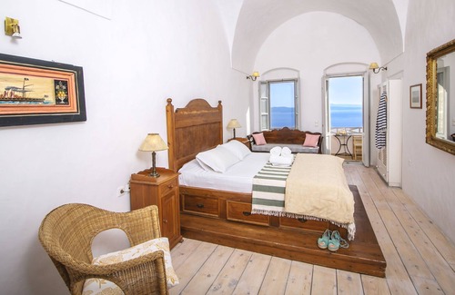 Amoudi Bay Apartment | Pano Meria Venetian Style Studio I