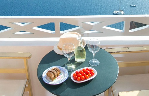 Amoudi Bay Apartment | Pano Meria Venetian Style Studio I