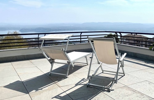 Massino Visconti House | PANORAMA - Apartment with lake view terrace and private garden