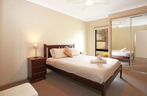 Basin View House | Panorama at Jervis Bay I Pet Friendly I 15 Mins to Hyams Beach