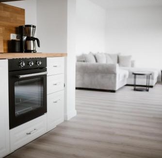 Ploen Apartment | Panorama-Seeblick, Privater Steg, Balkon, Parkplatz