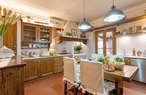 Lucca Villa | Panoramic 4 Bedrooms Farmhouse with Private Pool in Lucca close to Town Centre
