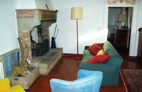 Foiano della Chiana Other | Panoramic apartment in old farmhouse. Farm with historic wine cellar.