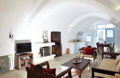 Pyrgos Villa | Panoramic and Sunset view in a cave house at Pirgos Kallisti