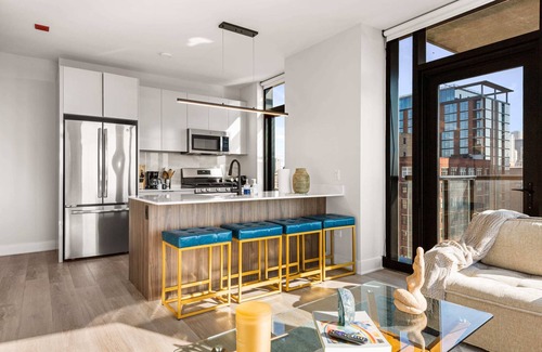West Loop Apartment | Panoramic City Views + Prime West Loop Location