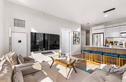 West Loop Apartment | Panoramic City Views + Prime West Loop Location
