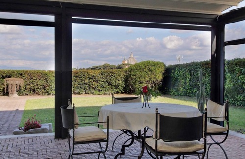 Trionfale Apartment | Panoramic cottage for 4 with private garden and swimmingpool