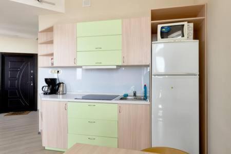Pechers'kyi District Apartment | Panoramic Downtown Views
